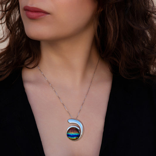 Stella Wave Necklace in Rainbow